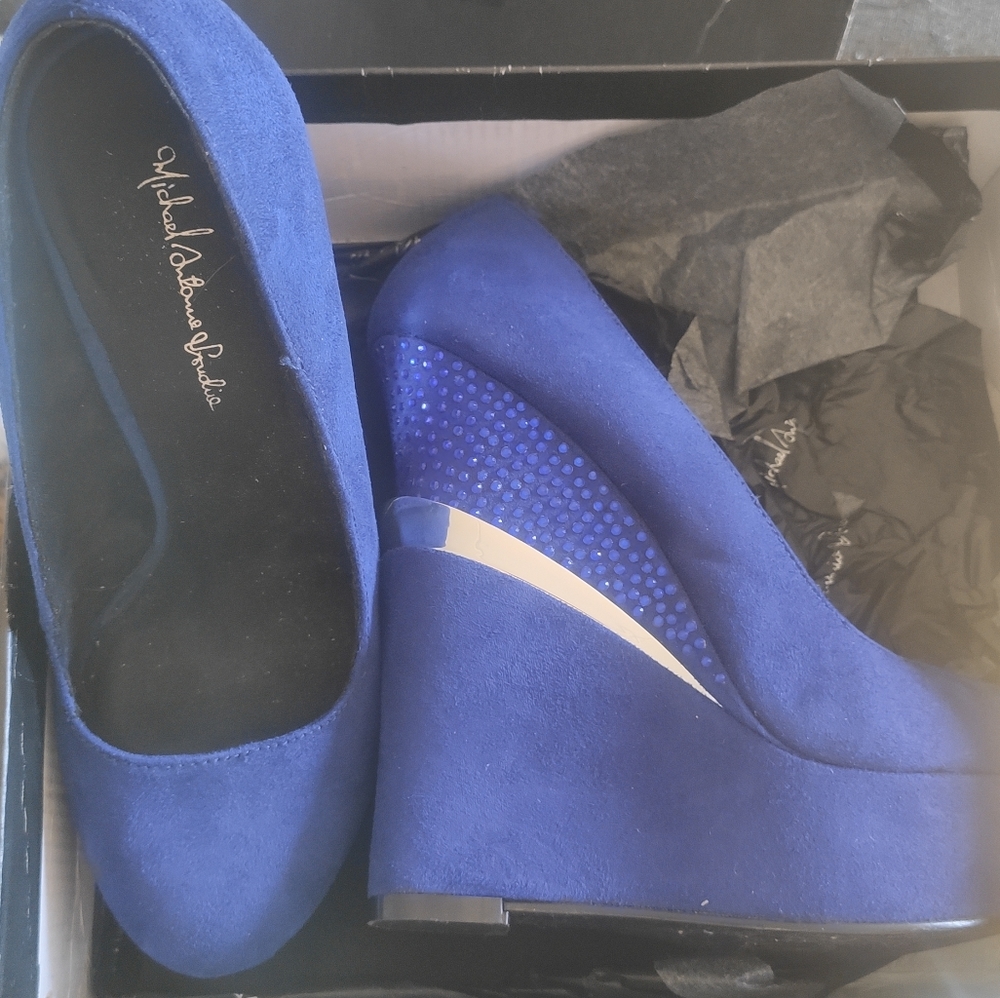 Blue suede pump size 8